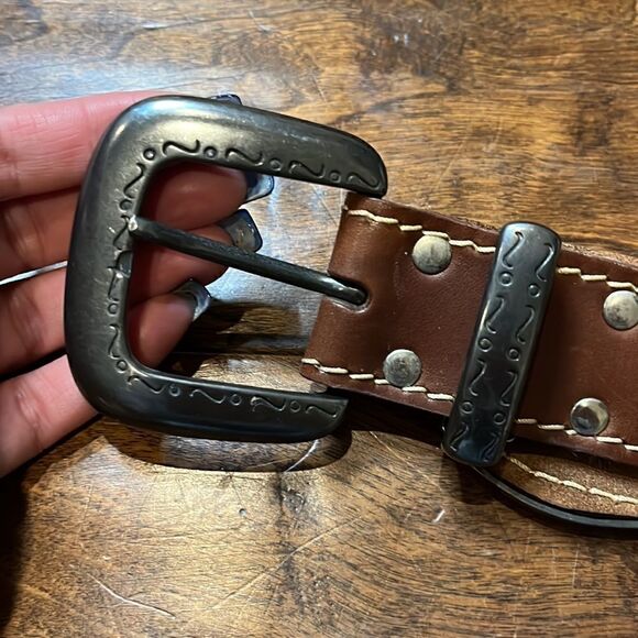 Filrund leather belt with metal quarter embellishments! - Picture 2 of 5